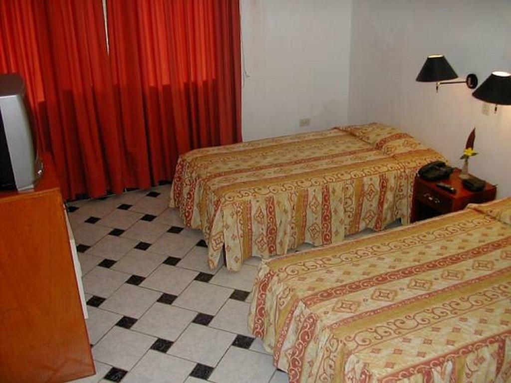 Hotel Don Carlos Puerto Maldonado Kültér fotó